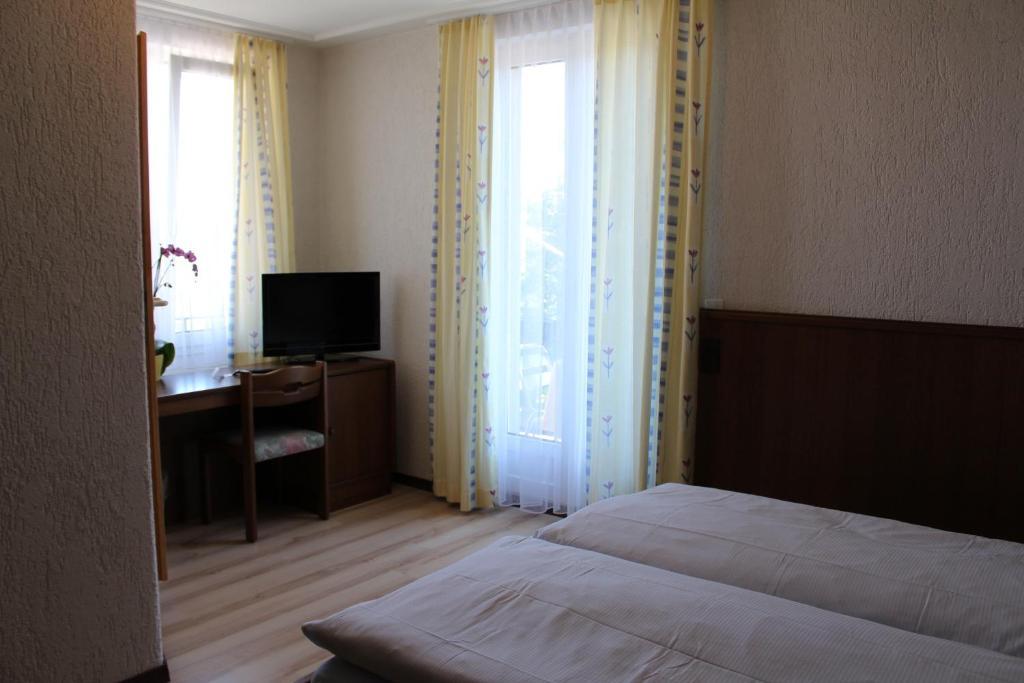 Hotel Glaernisch Hof Хорґен Номер фото