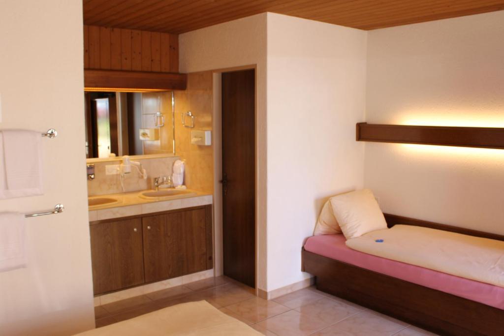 Hotel Glaernisch Hof Хорґен Номер фото