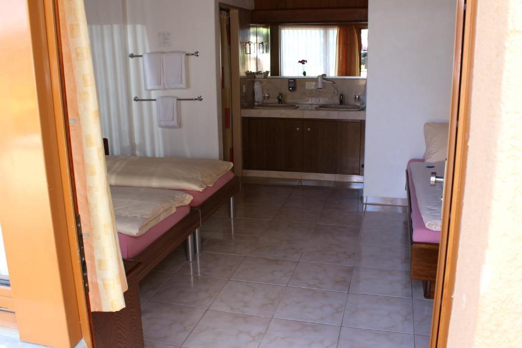 Hotel Glaernisch Hof Хорґен Номер фото